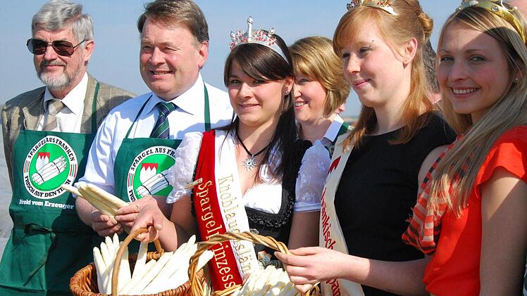 Die Spargelhoheiten präsentierten das erste königliche Gemüse der Saison.