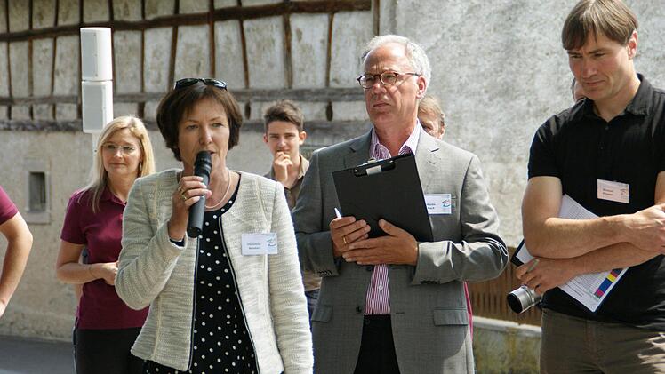 Leitender Landwirtschaftsdirektor Gehrad Reichelsdorfer und Landwirtschaftsrätin Christine Bender vom Gartenbauzentrum Bayern Nord führten die Bewertungskommission an.
