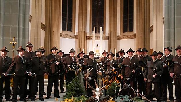Endlich wieder eine Messfeier  zum Hubertustag fand   zusammen mit Gl&auml;ubigen, J&auml;gern und Besuchern  in der Bad Kissinger Herz-Jesu-Kirche statt. Foto: Armin Straub