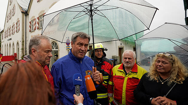 Ministerpr&auml;sident S&ouml;der informiert sich &uuml;ber die Unwettersch&auml;den