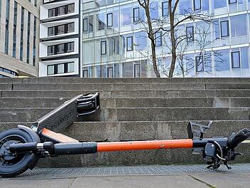 Unfall mit E-Scooter in Würzburg: Junge (9) landet im Krankenhaus