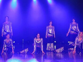 Die TSG Ebensfeld bei ihrem Auftritt im März dieses Jahres bei der Tanzgala "Licht und Tanz" in der Michelauer Mainfeldhalle. Auftritte wie dieser sind die Belohnung für ein intensives Training. Foto: Klaus Gagel