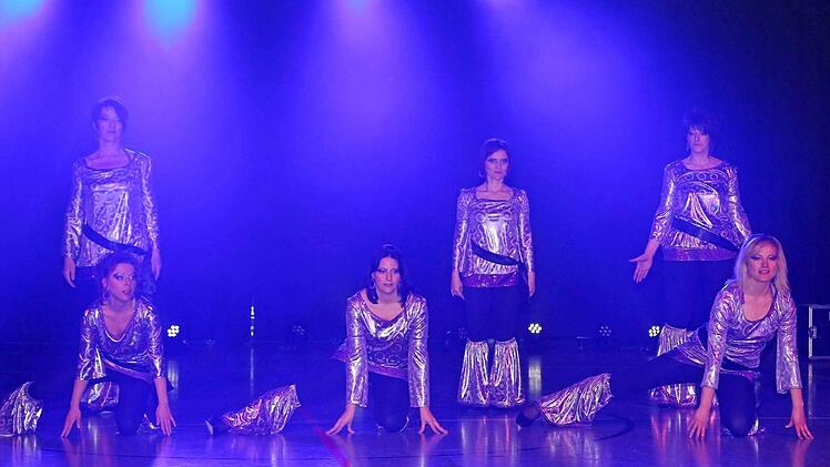 Die TSG Ebensfeld bei ihrem Auftritt im März dieses Jahres bei der Tanzgala "Licht und Tanz" in der Michelauer Mainfeldhalle. Auftritte wie dieser sind die Belohnung für ein intensives Training. Foto: Klaus Gagel