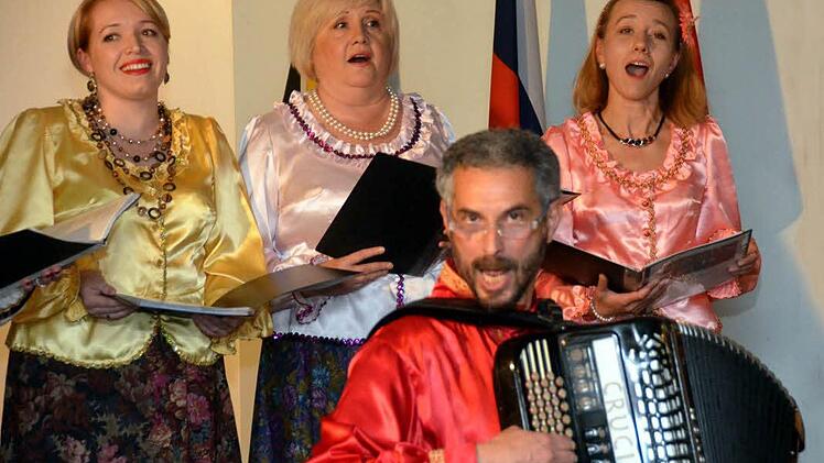 Der Chor der ehemals Russisch sprechenden Kissinger interpretierte beim Abschlussfest internationale Volkslieder. Foto: Peter Rauch