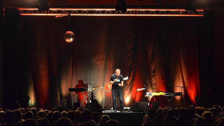Willy Astor bei seinem Auftritt in Höchstadt. Foto: Larissa Händel