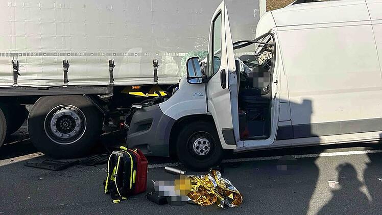 A3 bei Schl&uuml;sselfeld: Mann (25) bei Unfall schwer verletzt