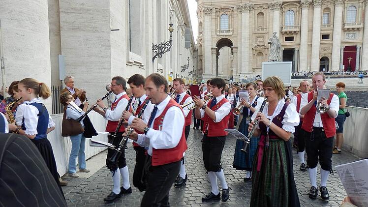 Die Blaskapelle Ebenhausen in Rom.