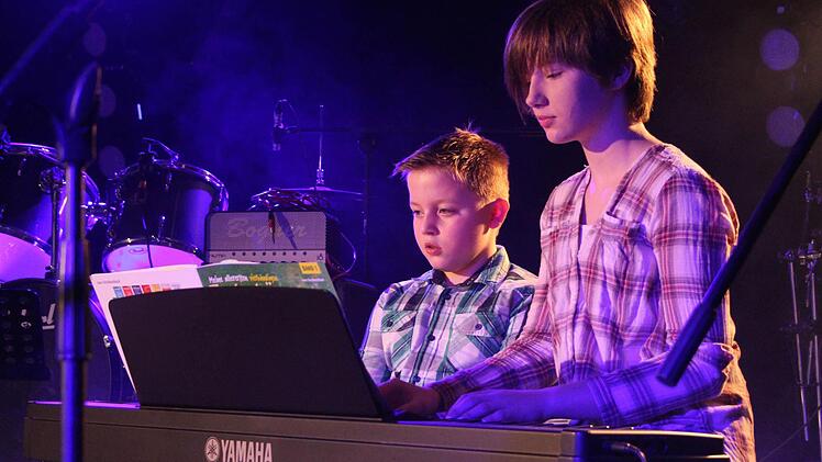 Leander und Samira Spiegl trauten sich nicht nur solo ans Keyboard, sondern auch gemeinsam.