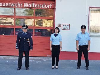 Im Bild von links KBM Klaus Dressel, Hans-Dieter Seedtke (bisheriger stellvertretender Kommandant), Silvia Welsch (stellvertretende Kommandantin), Heiko Kaiser (1. Kommandant), Bürgermeister Rainer Detsch  Foto: K.- H. Hofmann