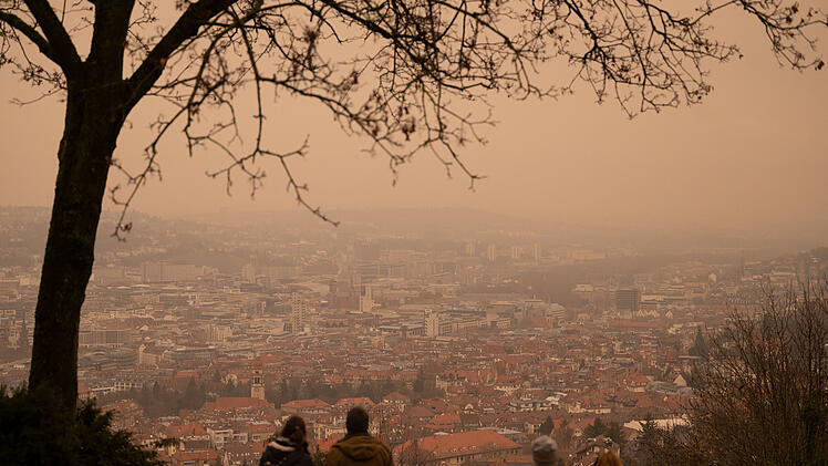 Gefärbter Himmel über Stuttgart