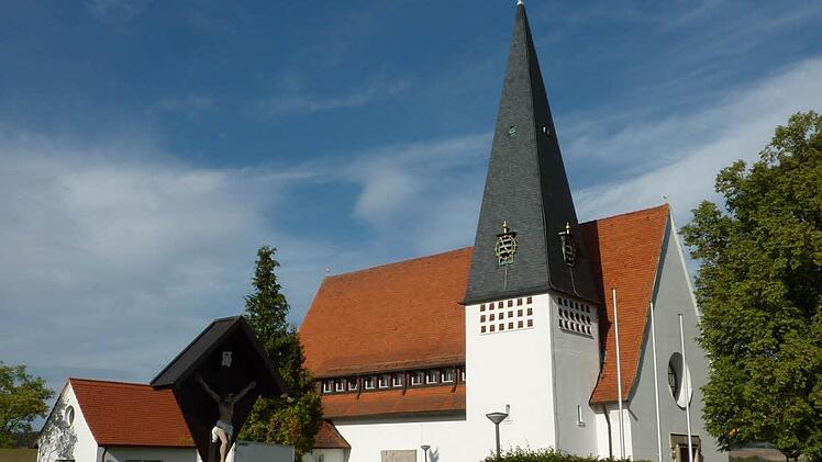 Das Haiger Gotteshaus St. Anna wurde 1929 konsekriert. Am Wochenende feiern die Haiger ihr Kirchweihfest. Foto: Gerd Fleischmann