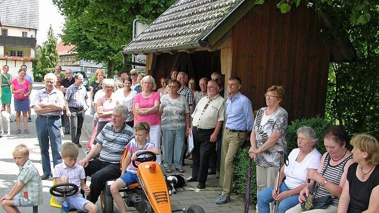 Stopp am Schulbushäusla Foto: Klaus Oelzner