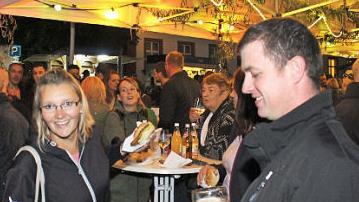 Auch im vergangenen Jahr wurde bis in den fr&uuml;hen Morgen gefeiert. Fotos: Evi Seeger