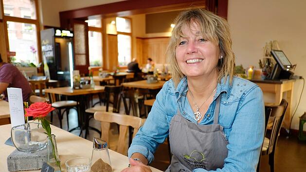 Caf&eacute;-Neuer&ouml;ffnung in N&uuml;rnberg: Sissy Baumann kocht und backt nur mit Pflanzen. Fotos: Nikolas Pelke