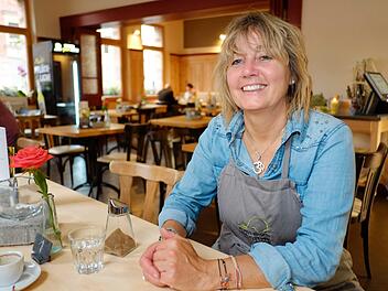 Café-Neueröffnung in Nürnberg: Sissy Baumann kocht und backt nur mit Pflanzen. Fotos: Nikolas Pelke