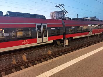 S-Bahn, Zug, Bahn am Hauptbahnhof N&uuml;rnberg