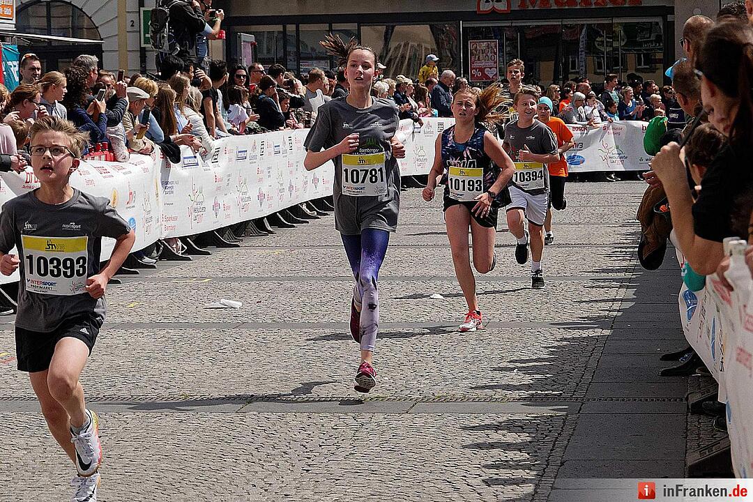 Weltkulturerbelauf 2017 in Bamberg: Der Zieleinlauf am Maxplatz