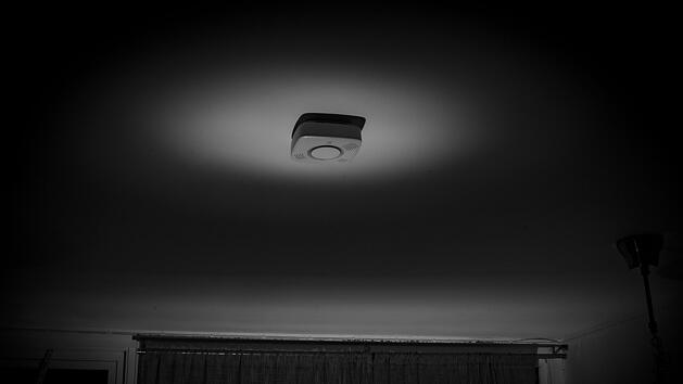 Rauchmelder sind bei einem Brand kleine Lebensretter. Symbolbild.