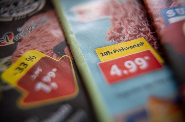 Mehrheit schaut wöchentlich in Werbeprospekte