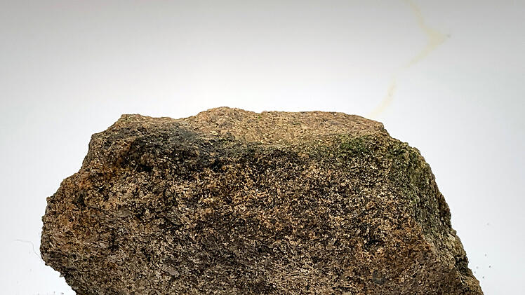 Roth: Meteorit &uuml;ber Franken - Ehepaar findet "ungew&ouml;hnlichen" Stein im Garten