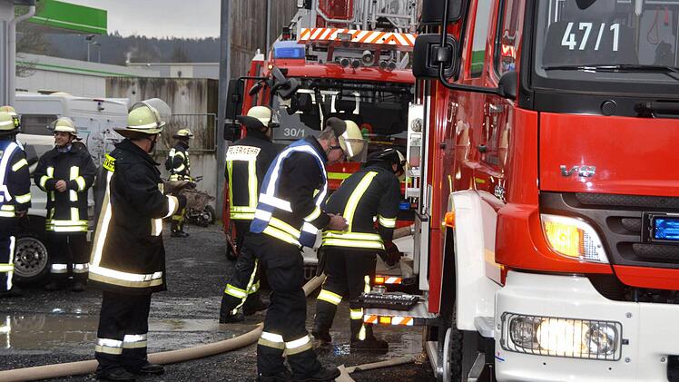 Die Feuerwehr bei den Löscharbeiten in Garitz. Foto: Rauch