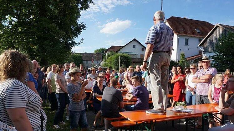 Groß war das Interesse am historischen Dorfspaziergang. Foto: Marion Eckert