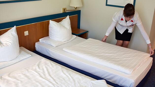 Die Polizei Bamberg-Land konnte gemeinsam mit der Staatsanwaltschaft Bamberg eine 24-J&auml;hrige schnappen, die mehrfach Hotelrechnungen geprellt hatte. Symbolfoto: Jens B&uuml;ttner/ZB/dpa/Archiv