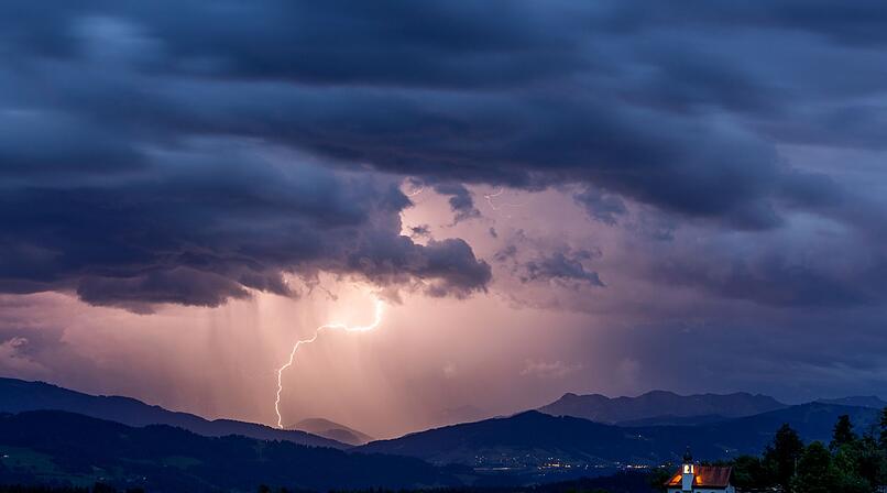 Starke Gewitter ziehen &uuml;ber Franken - in diesen Regionen warnt der DWD