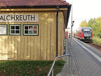 Die Gräfenbergbahn steht, hier am Bahnhof Kalchreuth.  Foto: Martin Rehm