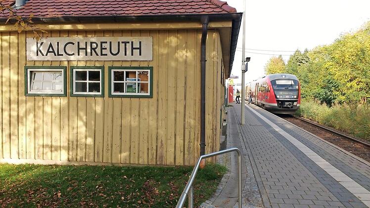 Die Gräfenbergbahn steht, hier am Bahnhof Kalchreuth.  Foto: Martin Rehm