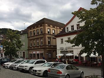 Die Entscheidung des Stadtrats  über den  Bauantrag zum  Gebäude in der Oberen Stadt 18 (Mitte) sorgte auch am Donnerstag noch für Diskussionen.Archiv/Stephan Tiroch
