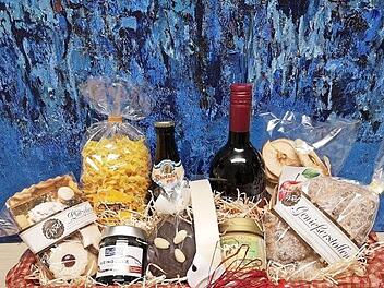 Die Winter-Entdeckerkiste ist gut gefüllt.  Foto: Katja Then/Landratsamt