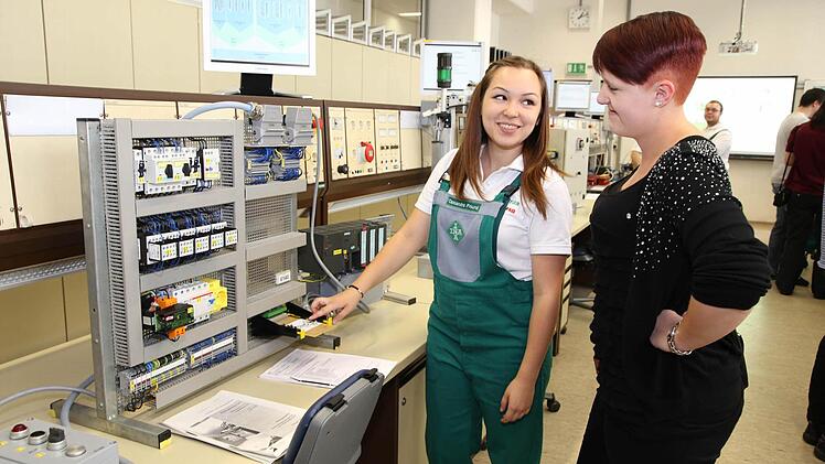 Cassandra Freund (links) und Andrea Herbst Foto: Andreas Brandl