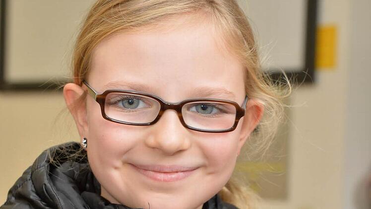 Jule (9) aus Bamberg: "Ich fand die Vorlesung richtig schön und spannend. Das mit den Jahresringen fand ich ziemlich beeindruckend. Ich habe nicht so etwas Spannendes erwartet - denn wir hatten in der Schule schon das Thema Bäume. Aber heute war es ganz anders!" Foto: Ronald Rinklef