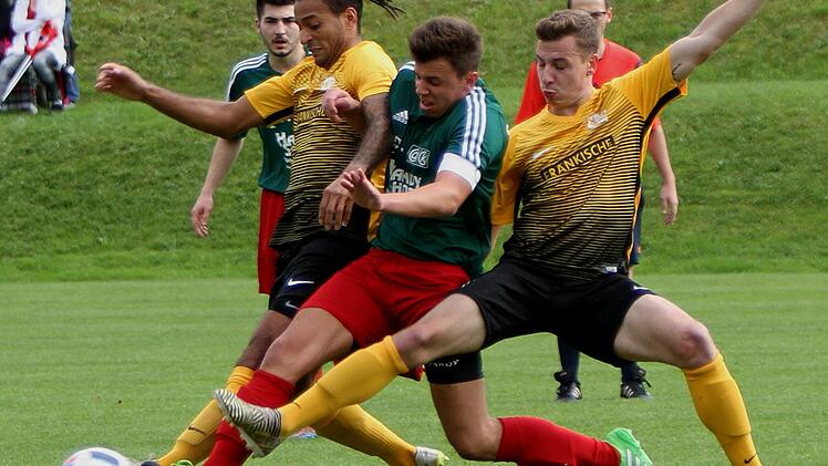 Philipp Markof (r.) geht künftig für den FC Sand auf Torjagd. Noch ist aber nicht klar, in welcher Liga.  Fotos: Günther Geiling