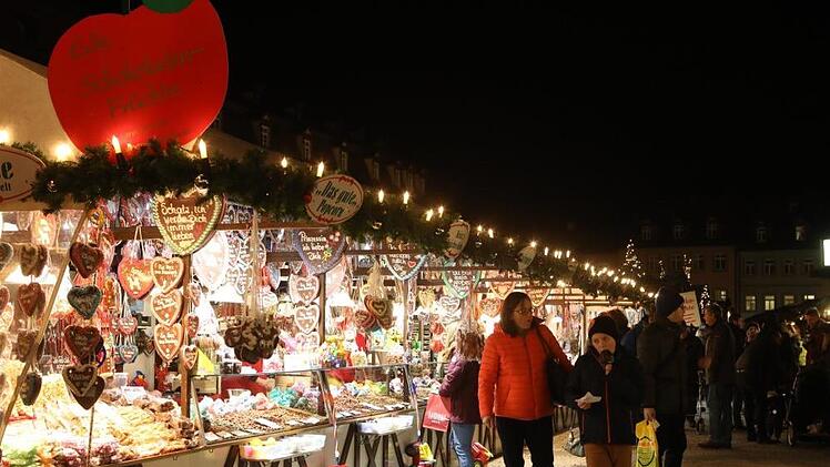Im Corona-Jahr 2020 wird es keinen Weihnachtsmarkt am Maxplatz geben. Archivfoto: Barbara Herbst