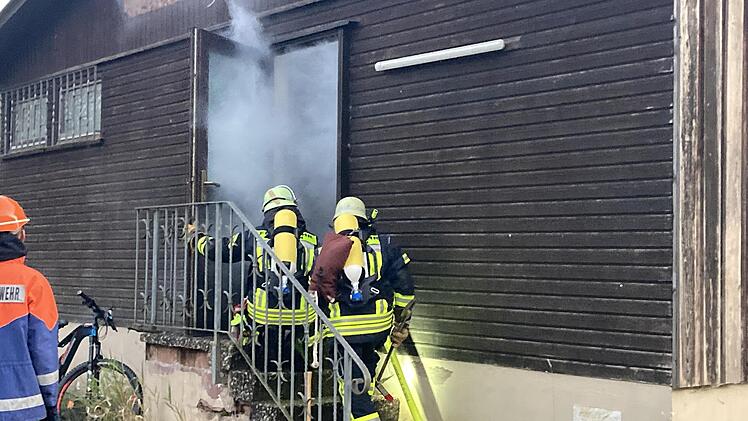 Als schönes Übungsobjekt bot sich das Sportheim in Rupboden an: Hier hat die Feuerwehr eine Atemschutzübung durchführen können.