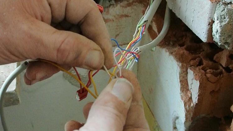 Die handwerklichen Arbeiten müssen bei der Altbausanierung und dem Neubau des Bettentraktes des Hauses Haßfurt Hand in Hand laufen und gut miteinander abgestimmt sein.