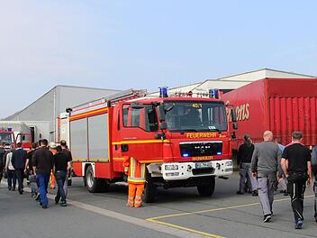 Mitarbeiter der AIT Deutschland GmbH in Kasendorf brachten am Montagvormittag einen Maschinenbrand selbst unter Kontrolle. Nach einer Stunde konnten die Beschäftigten an ihren Arbeitsplatz zurückkehren. Foto: Katharina Müller-Sanke