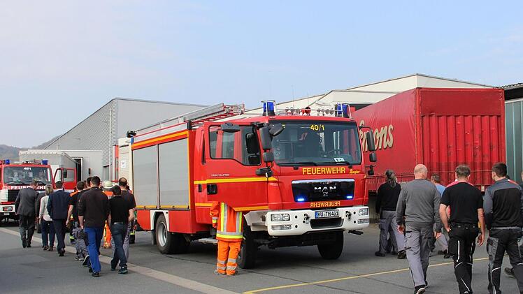 Mitarbeiter der AIT Deutschland GmbH in Kasendorf brachten am Montagvormittag einen Maschinenbrand selbst unter Kontrolle. Nach einer Stunde konnten die Beschäftigten an ihren Arbeitsplatz zurückkehren. Foto: Katharina Müller-Sanke