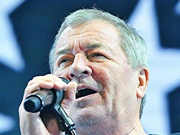 Ian Gillan bei seinem letzten Auftritt in Bamberg anno 2015  Foto: Helmut Ölschlegel