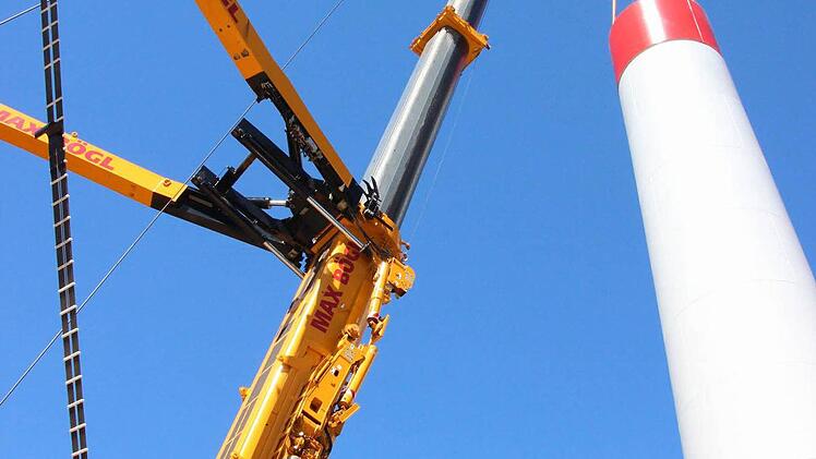 Der gigantische Kran im Einsatz Foto: Friedwald Schedel
