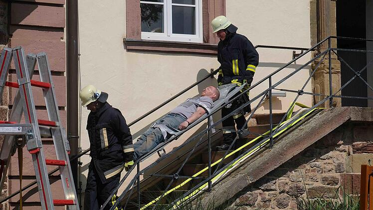 Einsatzübung der Feuerwehr im Schloss.  Fotos: Gerd Schaar