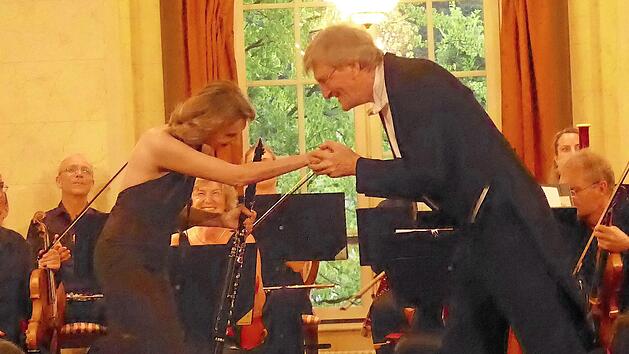 Nach Mozarts Klarinettenkonzert: Sabine Meyer und Johannes Moesus Foto: Gerhild Ahnert