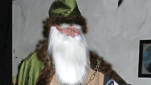 Fränkischer Brauch: Der Pelzmärtel belohnt die Kinder mit Süßigkeiten, wenn sie brav waren, oder bestraft sie, wenn sie böse gewesen sind.