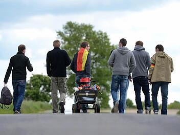 Die Wirte am Fünf-Seidla-Steig profitieren zweifellos von den vielen Wanderern. Auf der anderen Seite machen vor allem Gruppen bisweilen Probleme.  Foto: dpa