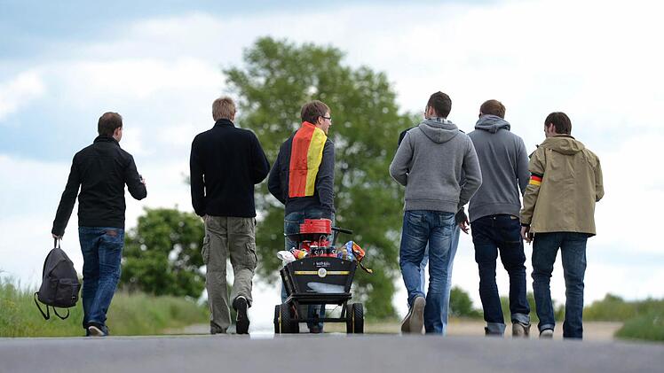 Die Wirte am Fünf-Seidla-Steig profitieren zweifellos von den vielen Wanderern. Auf der anderen Seite machen vor allem Gruppen bisweilen Probleme.  Foto: dpa