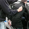 Ein Mann aus Schweinfurt hat sich nicht an das Kontaktverbot zu seiner Noch-Ehefrau gehalten. Beim Eintreffen der Polizisten dreht er durch. Symbolfoto: Bundespolizei