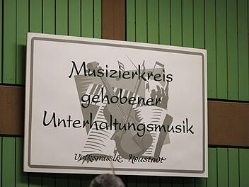 Der Musizierkreis Neustadt trotzt der Corona-Krise und beginnt mit der Probenarbeit für sein Neujahrskonzert, das unter strengen Hygieneauflagen Ende Januar stattfinden wird.Foto: Jochen Berger