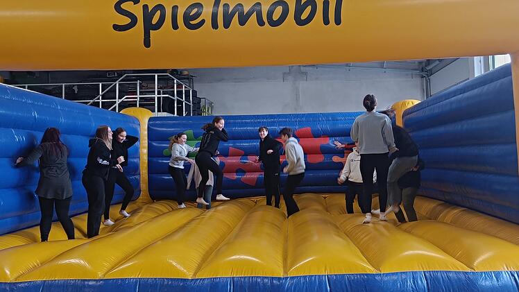 Landkreis Lichtenfels: Von Aufsichtspflicht bis Kinderschminken - neue Spielmobiler wurden geschult